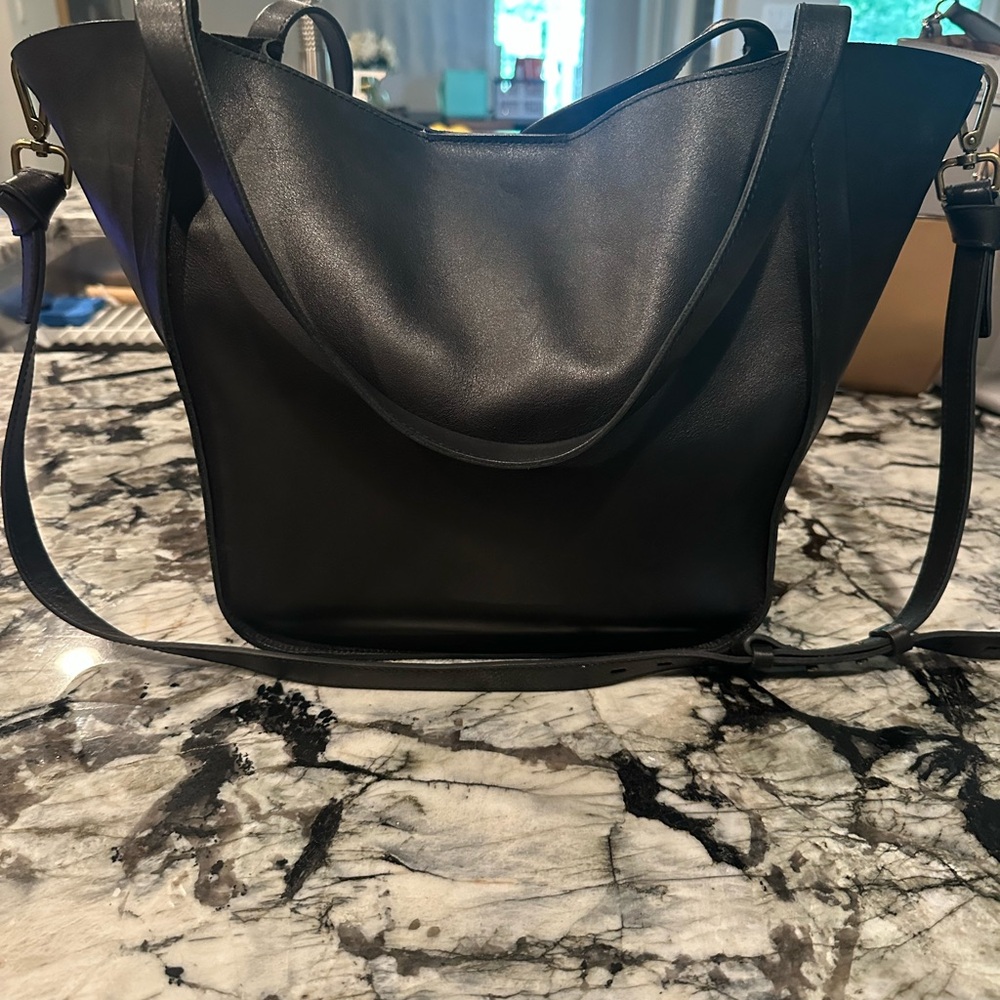 Madewell Black Tote Bag with Versatile Design
